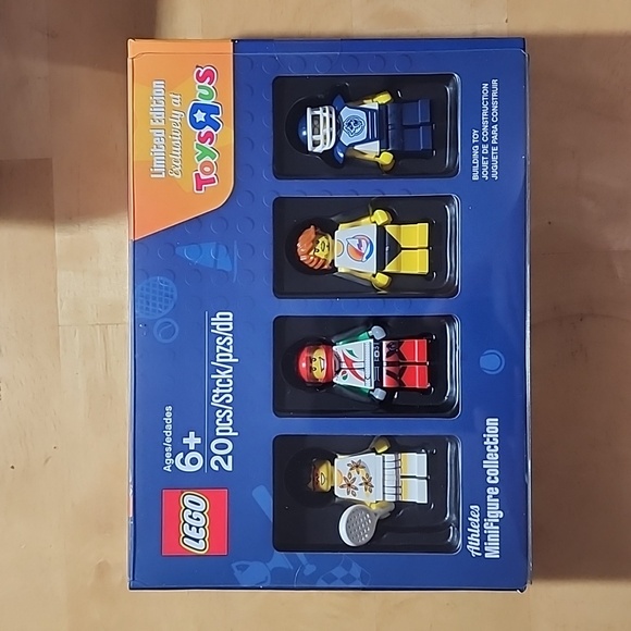Toys R Us 2016 Bricktober Minifigure Complete Set of 4 - Picture 6 of 7